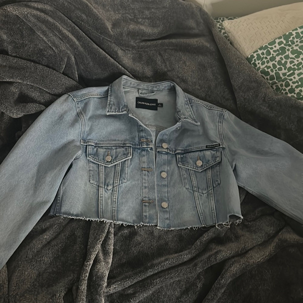 Woman Calvin Klein cropped jean jacket